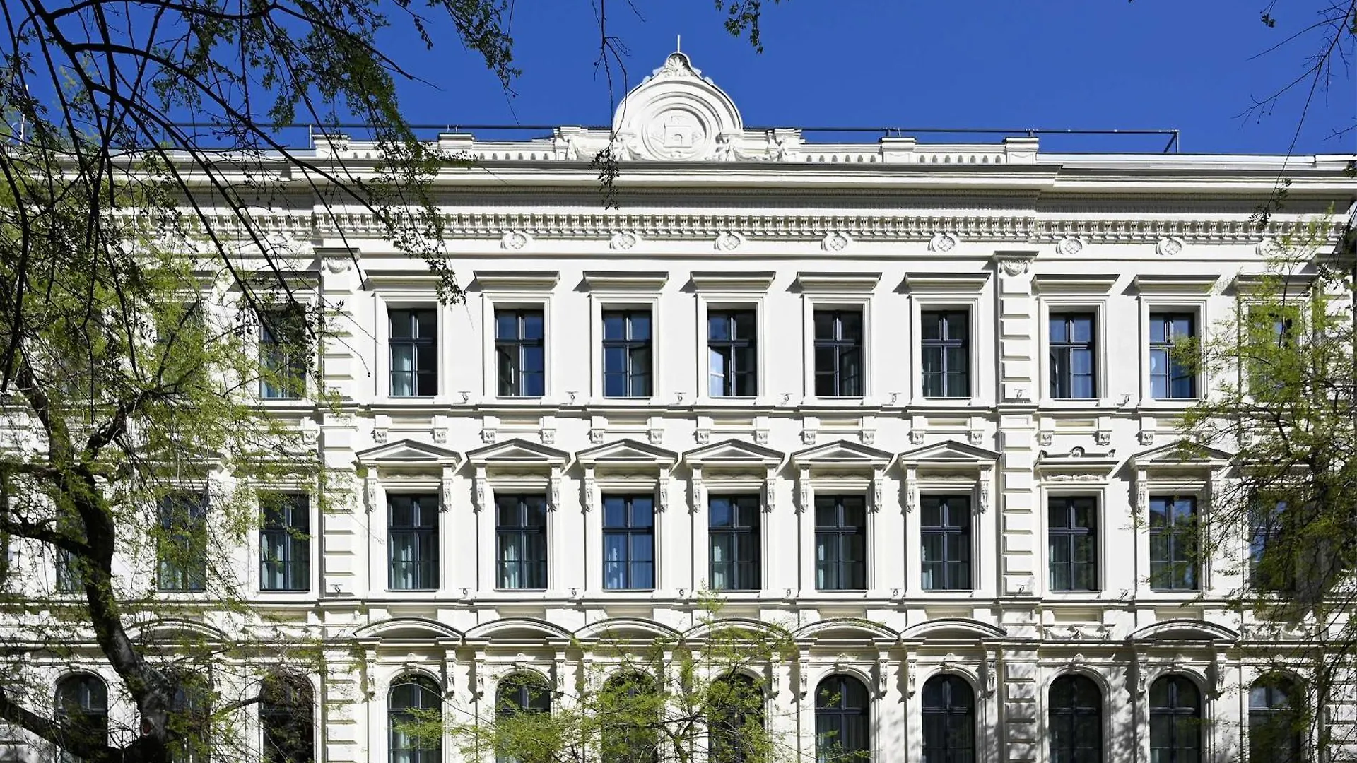 Radisson Collection Hotel, Basilica Budapest contacts